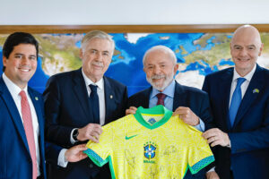 Reunião com o presidente Lula, com o presidente da Fifa, Gianni Infantino, e com o técnico da Seleção Brasileira Carlo Ancelotti | Foto: Ricardo Stuckert / PR