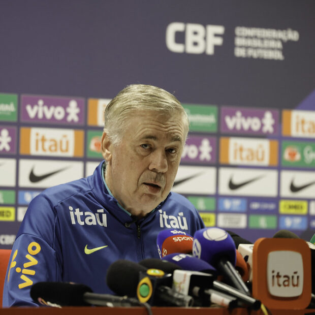 Carlo Ancelotti em coletiva | FOTO: @rafaelribeirorio / CBF