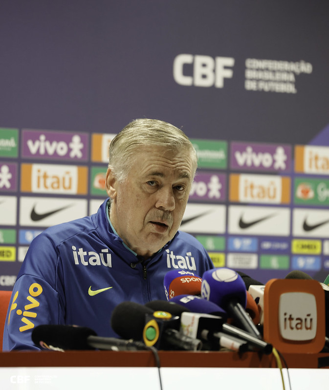 Carlo Ancelotti em coletiva | FOTO: @rafaelribeirorio / CBF