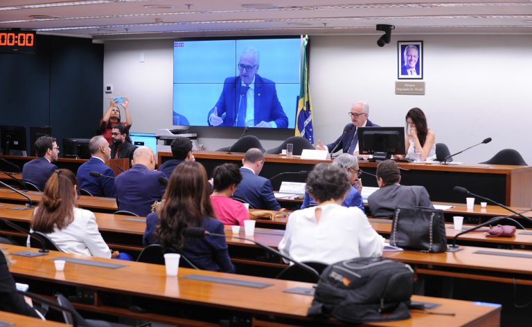 comissão de saúde debate sobre resolução que aumenta impostos
