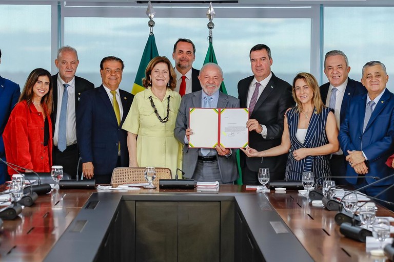 Lula aprova US$ 200 mi em crédito para rodovias resilientes em Mato Grosso do Sul