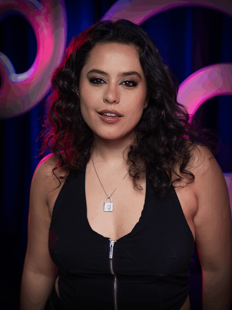 A apresentadora e humorista Yasmin Yassine chega na emissora para assumir o “TOP 10 DiaTV”, no qual irá comentar e receber os apresentadores toda segunda-feira para comentar os principais assuntos da semana | Créditos: DiaTv