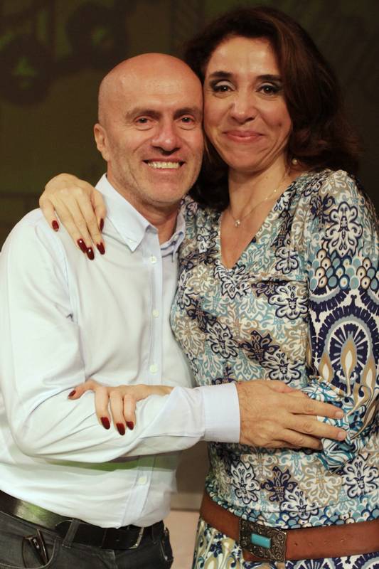 A empresa transformou seu espaço numa vitrine para alunos da Spectaculu, escola de arte e tecnologia fundada por Gringo Cardia e Marisa Orth no Cais do Porto, na Zona Portuária do Rio