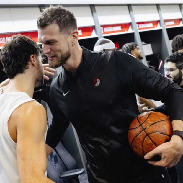 Tiago Splitter, técnico do Portland Trail Blazers • Foto: Reprodução/X/@trailblazers
