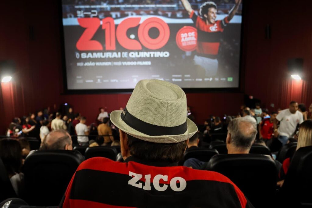 A pré-estreia de “Zico, o Samurai de Quintino” reuniu torcidas organizadas e famosos no Cinemark da Barra da Tijuca  | Créditos: Douglas Shineidr
