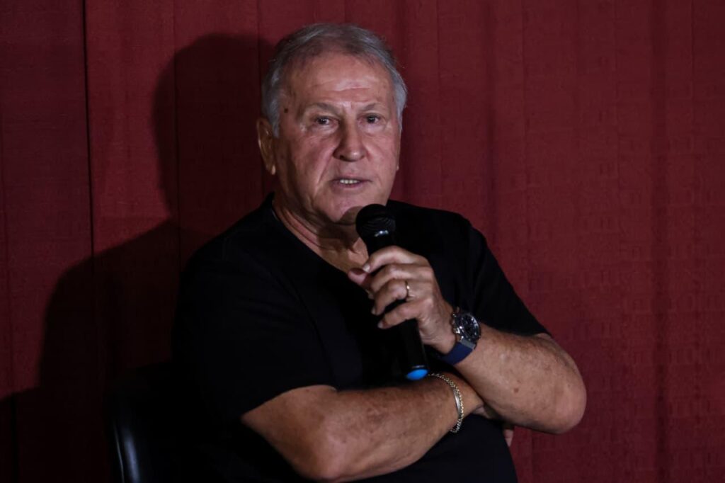 Zico durante a coletiva | Créditos: Douglas Shineidr