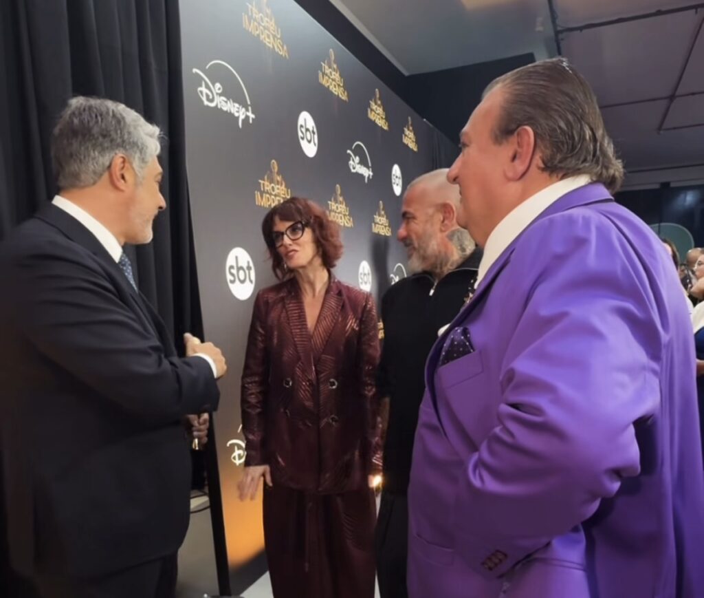 William Bonner tieta chefs do MasterChef e sela paz com SBT no Troféu Imprensa | Créditos: Reprodução