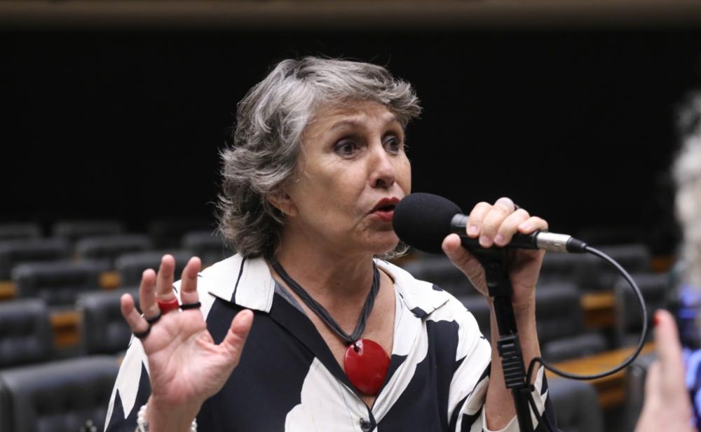 Erika cobra pressão contra jornada de trabalho