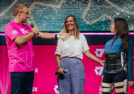 Como parte central da abertura, foi entregue o Brazilian Engineering Award 2026 para a cientista Tatiana Lobo Coelho de Sampaio, bióloga e professora da Universidade Federal do Rio de Janeiro | (crédito: KZ Filmes Produtora)