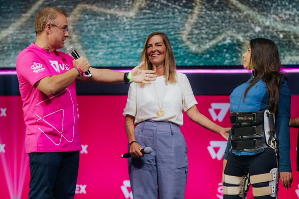 Como parte central da abertura, foi entregue o Brazilian Engineering Award 2026 para a cientista Tatiana Lobo Coelho de Sampaio, bióloga e professora da Universidade Federal do Rio de Janeiro | (crédito: KZ Filmes Produtora)