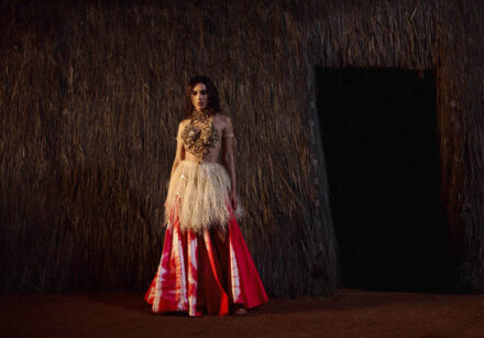 de volta ao brasil, anitta testa novos caminhos em 'equilibrium'