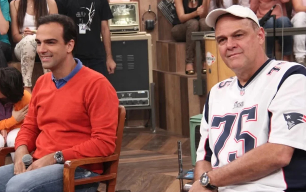 Globo mantém Tadeu Schmidt no comando do BBB após morte de Oscar