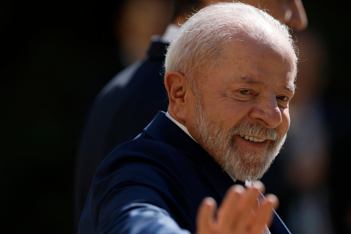 Lula chega à Alemanha, que quer muito negociar com o Brasil