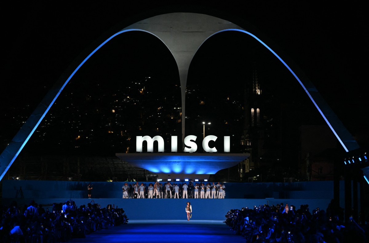 Filha de Bruno Gagliasso e Giovanna Ewbank estreia como modelo na Rio Fashion Week