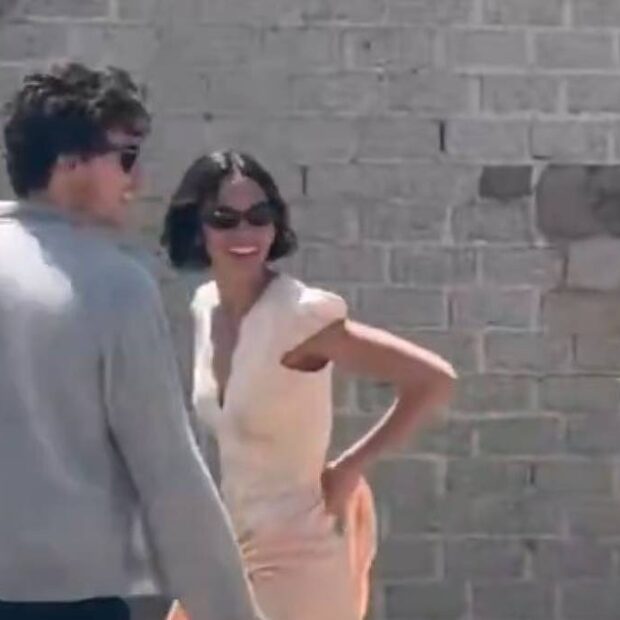 bruna marquezine reencontra shawn mendes nos eua e casal é flagrado em malibu