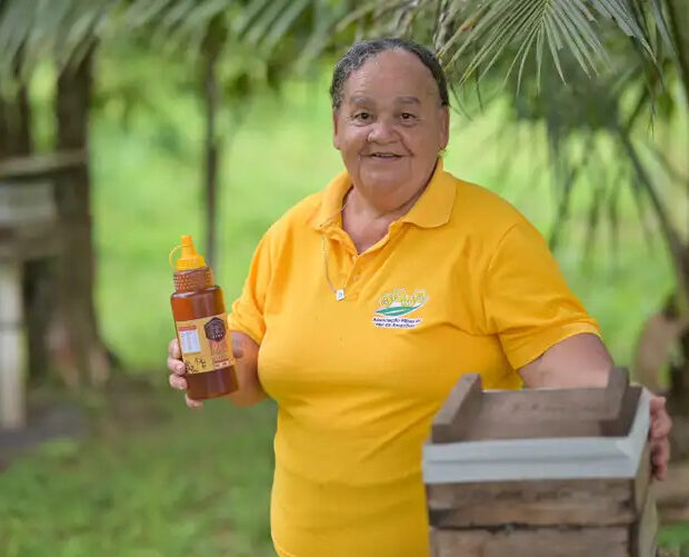 Ana Alice de Queiroz, uma das fundadoras da Associação Filhas do Mel da Amazônia (AFMA). Foto: Washington Alves/ Light Press/Divulgação
