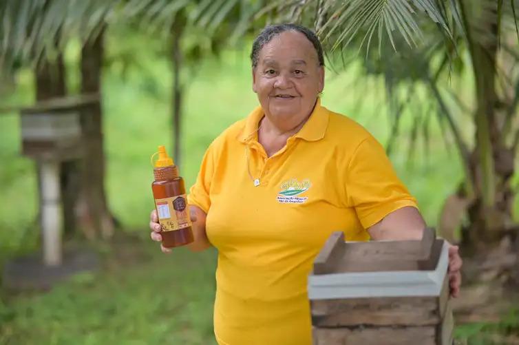 Ana Alice de Queiroz, uma das fundadoras da Associação Filhas do Mel da Amazônia (AFMA). Foto: Washington Alves/ Light Press/Divulgação