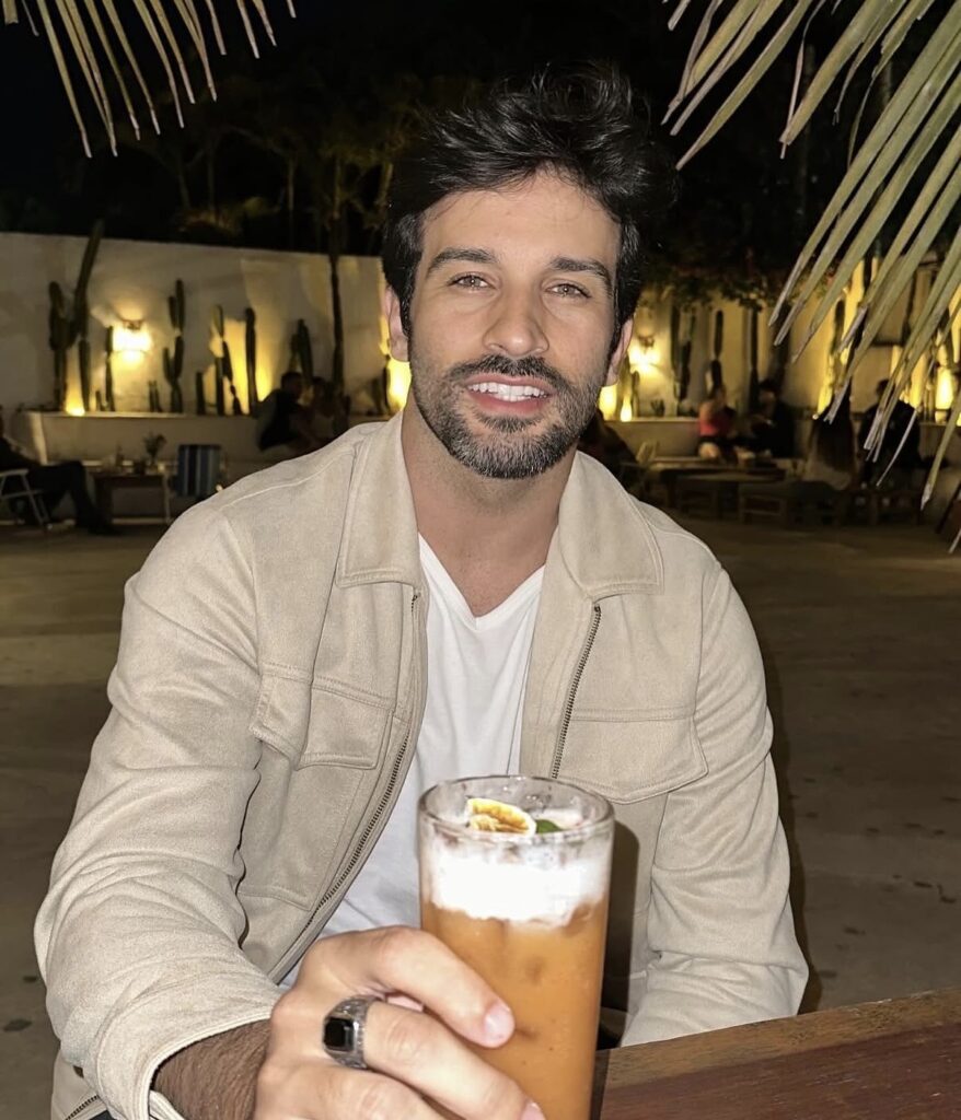 Ator de “A Dona do Pedaço”, ex-modelo internacional e recém-formado em Medicina, Bruno Bevan, 37 anos, foi apresentado publicamente pela cantora no sítio de Nicole Bahls | Reprodução (Instagram)