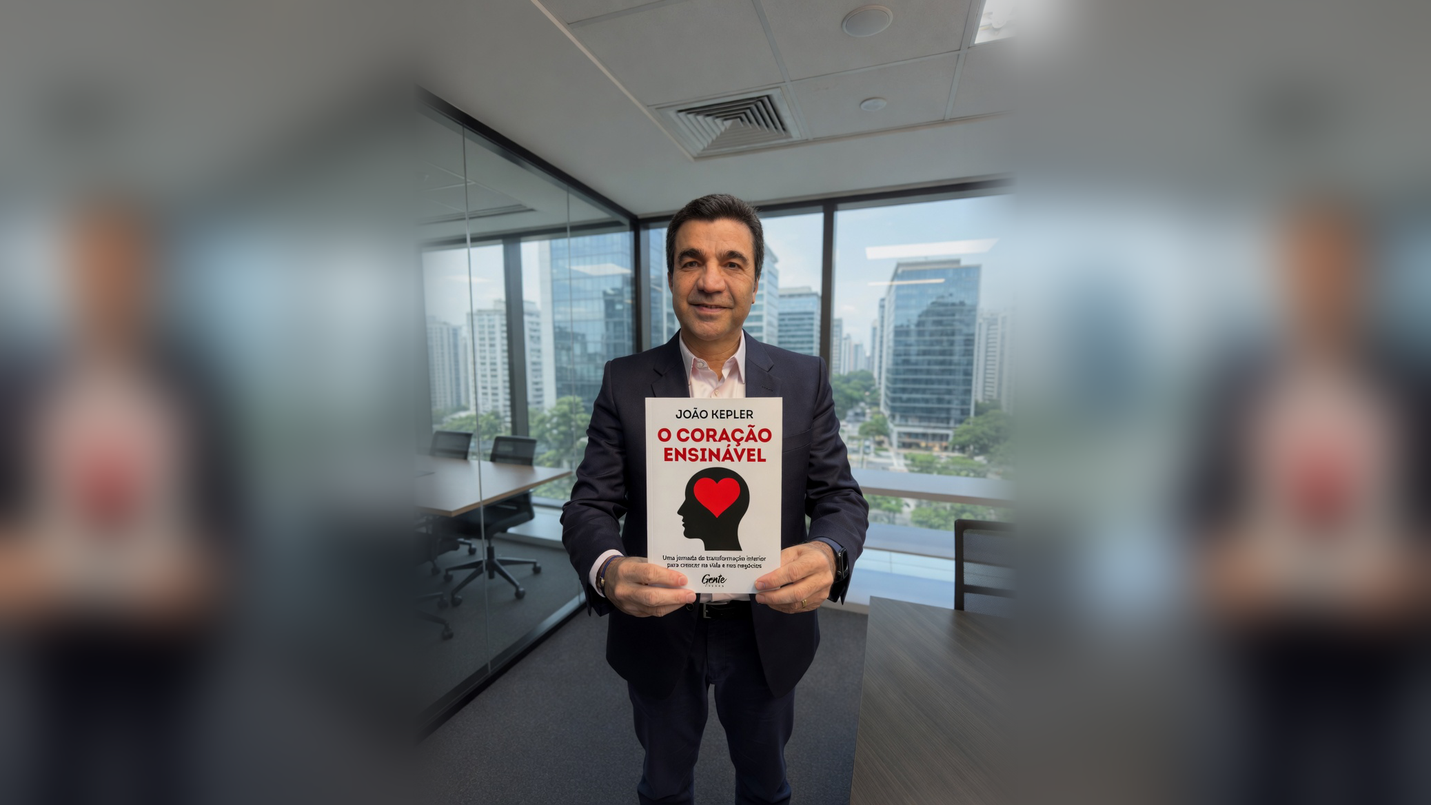 Como João Kepler está transformando papel em experiência estratégica Evento no Teatro B32, em São Paulo, abandona noite de autógrafos tradicional e aposta em cerimônia em atos com experiência sensorial Esqueça tudo o que você conhece sobre noites de autógrafos frias e filas intermináveis em livrarias silenciosas. No próximo dia 23 de abril de 2026, o Teatro B32, em São Paulo, será o epicentro de uma ruptura: João Kepler não está apenas lançando um livro, ele está inaugurando um novo modelo de negócios para a marca pessoal. "O Coração Ensinável" surge como um manifesto que exige mais do que leitura; exige presença, audição e uma imersão sensorial que poucos autores tiveram coragem de executar até hoje. Dados recentes do setor editorial e de eventos mostram que a retenção de conteúdo em formatos puramente estáticos caiu drasticamente nos últimos dois anos. Vivemos a economia da experiência, onde o valor de uma obra é multiplicado pela profundidade da conexão que ela gera com o seu público. Ao integrar uma orquestra ao vivo e uma trilha sonora autoral como "Teachable Heart" à sua narrativa, Kepler não atende apenas aos leitores, ele seduz uma audiência de empresários e investidores que, historicamente, são céticos a conteúdos meramente conceituais. João Kepler, reconhecido por sua trajetória de sucesso na Nova Economia, assume aqui o papel de um estrategista de legado. Ao lado de figuras de peso como Paulo Vieira e Cláudio Duarte, ele constrói uma rede de credibilidade que vai muito além do marketing tradicional. Não se trata apenas de quem ele é, mas do porquê ele faz o que faz: Kepler entendeu que a vulnerabilidade, quando estruturada de forma profissional e artística, torna-se o ativo mais valioso de um líder no cenário de 2026. Deixamos para trás o consumo passivo para abraçar uma transformação real: de espectador de uma carreira, para protagonista de um aprendizado contínuo. Essa transição de "A para B" é o que define o sucesso da cerimônia em atos teatrais proposta para o lançamento. Ao enfrentar o obstáculo da frieza corporativa com uma experiência que toca o emocional, a obra deixa de ser apenas um item na estante para se tornar uma ferramenta de transformação na gestão e na vida de quem ocupa as cadeiras do Teatro B32.