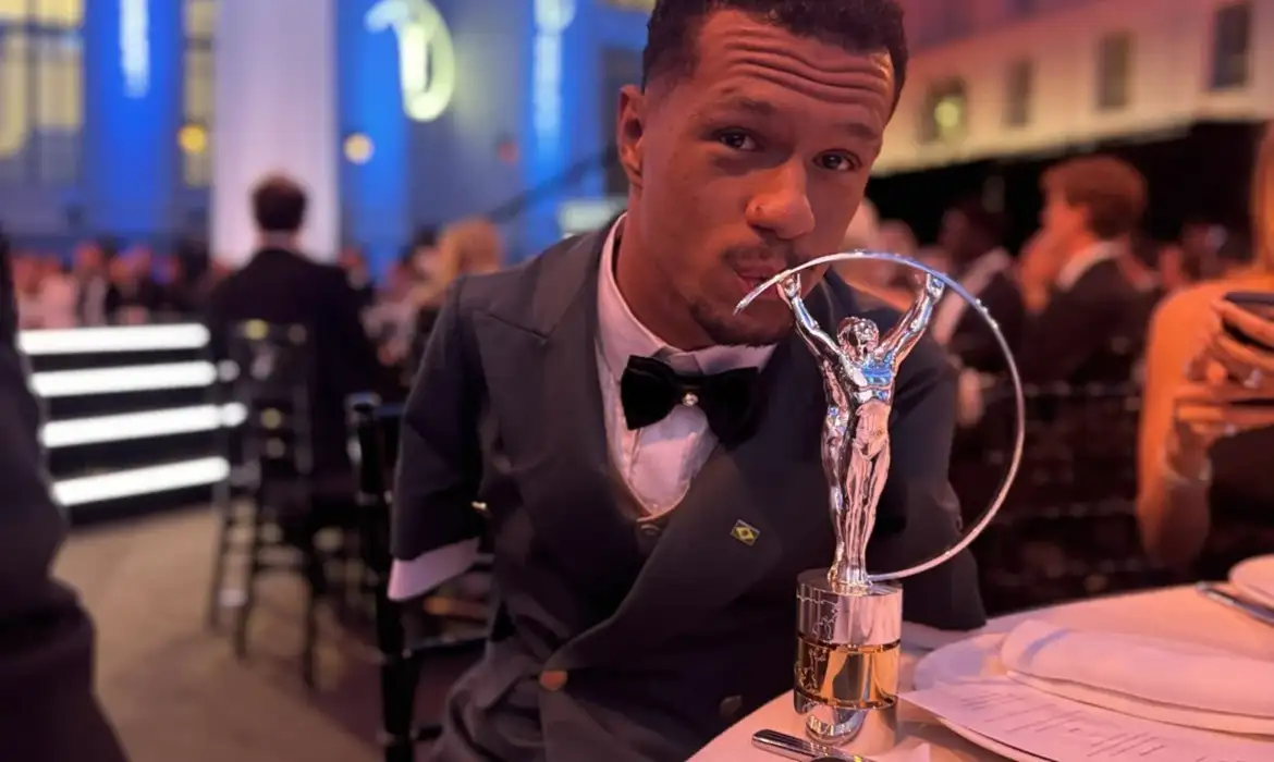 Nadador paralímpico Gabriel Araújo vence Prêmio Laureus