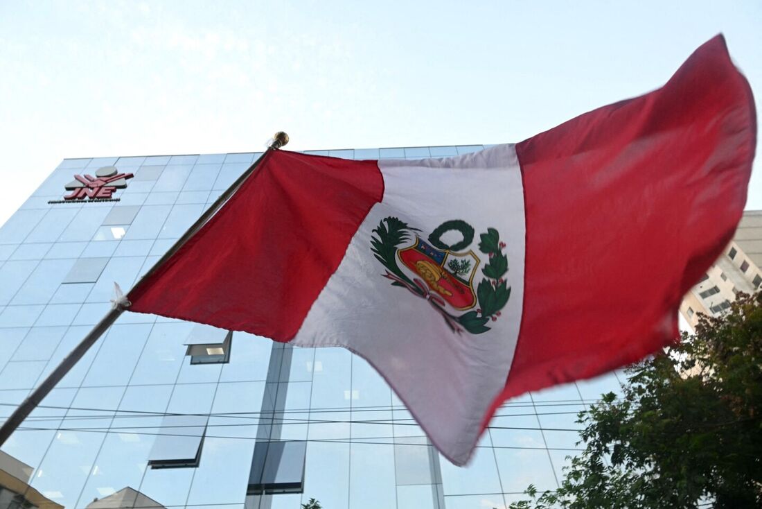 Peru: Fujimori e Sánchez têm empate técnico com 92% das urna