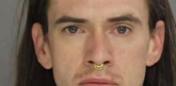 homem responde a 500 acusações por roubar esqueletos de cemitério nos eua
