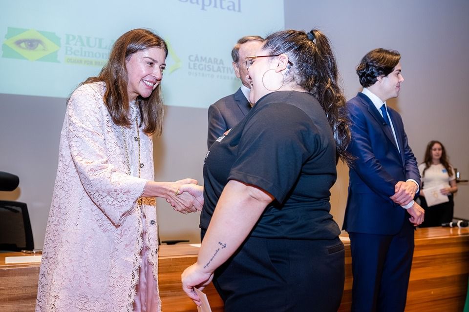 Câmara homenageia jovens