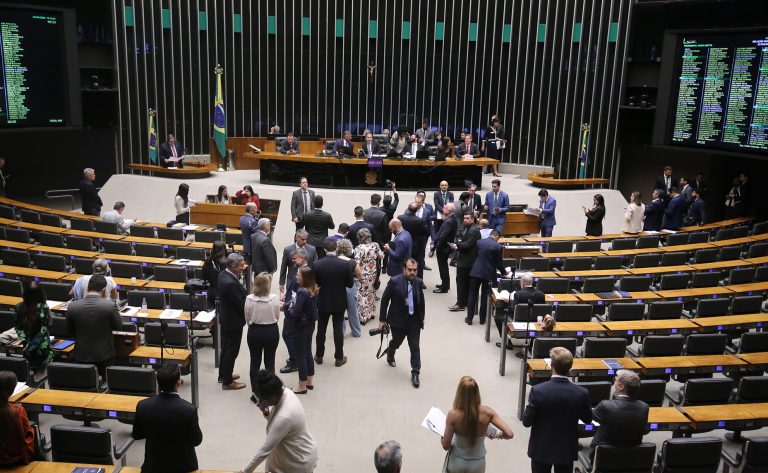 Câmara aprova urgência para quatro projetos de lei