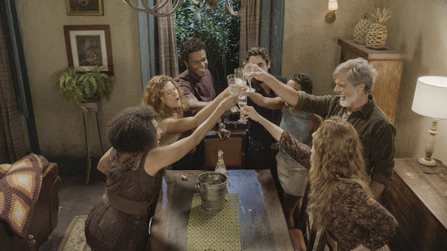 janete (letícia spiller) brinda a criação do selo romântica