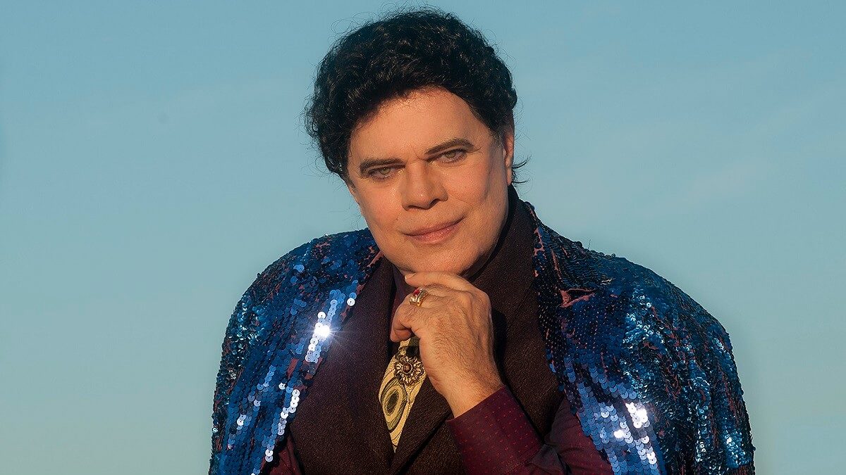 diogo vilela apresenta o monologo cauby uma paixao no palco instituto unimed bh em casa 1 e1612331149593