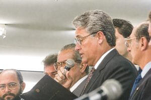Ex-governador Joaquim Roriz durante cerimônia de posse, em 1º de janeiro de 1991. Foto: reprodução de vídeo