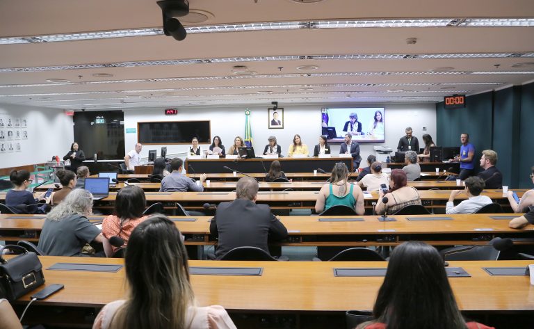 Médicos e pacientes pressionam Câmara por política contra imunodeficiências raras