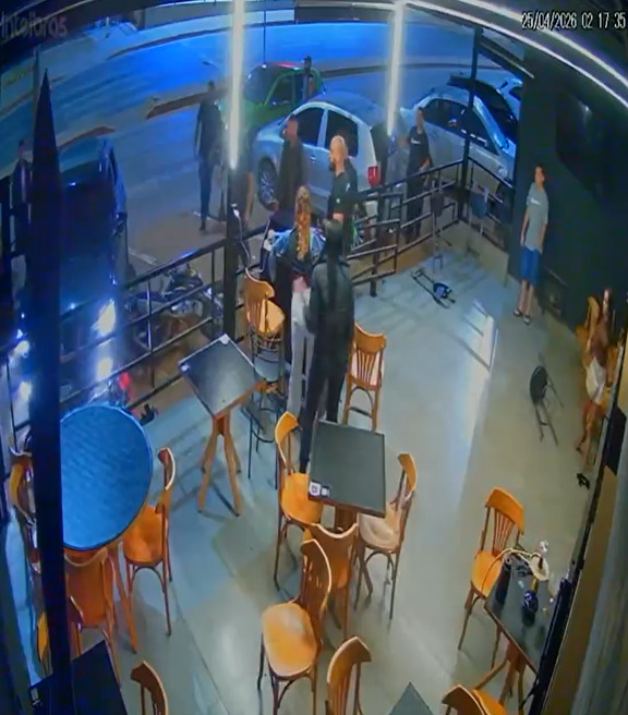 Homem embriagado é preso após avançar com veículo contra policial em São Sebastião