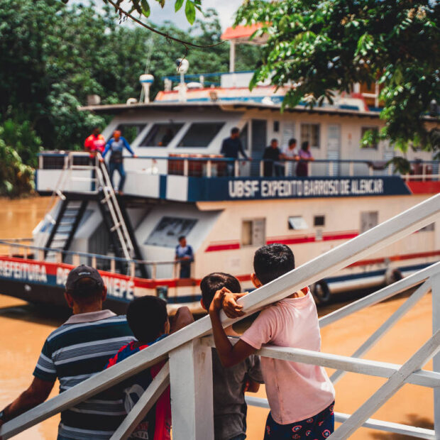 ribeirinhos políticas de saúde precisam ser adaptadas às regiões que dependem dos rios, dizem gestores do am