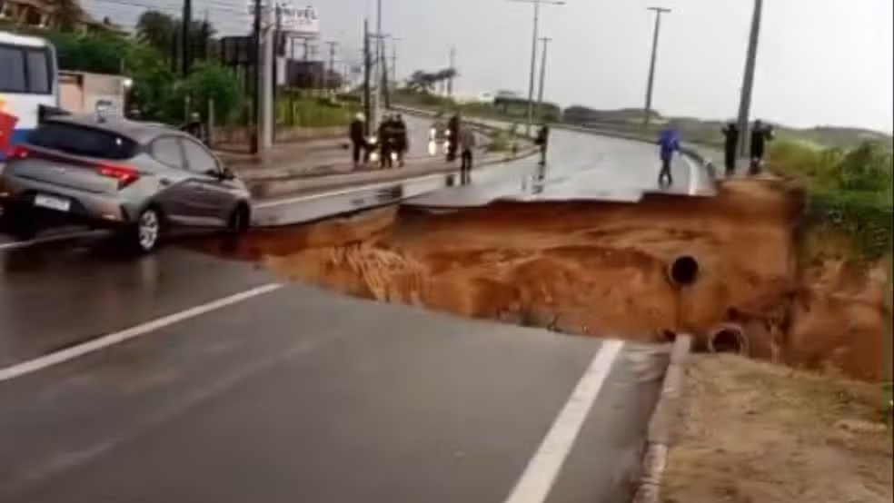 desmoronamento aquiraz