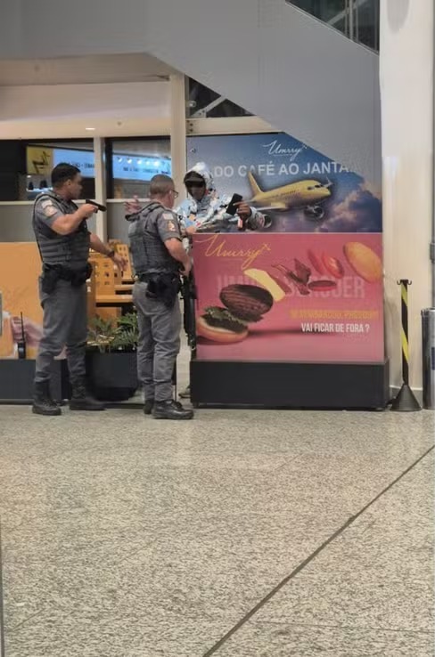 Homem invade aeroporto de Viracopos com espada