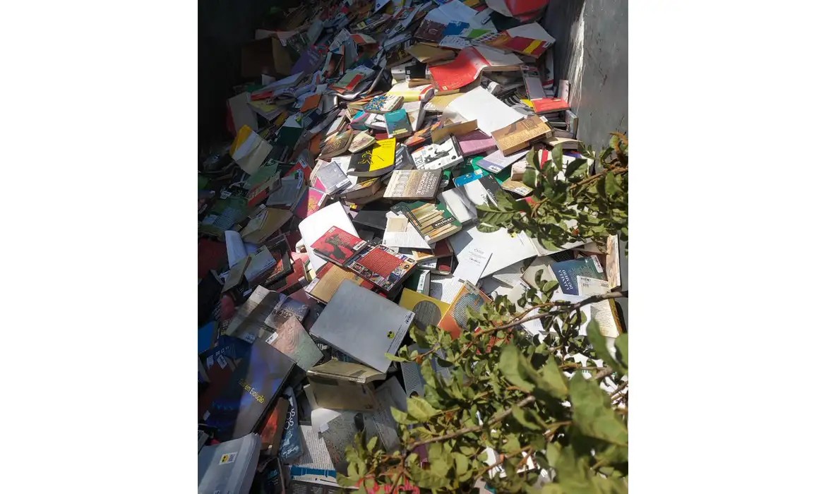biblioteca (1)
