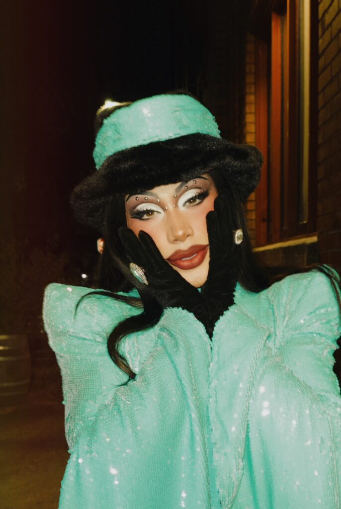 {"tint": 27.957825,"temperature":6376.5586}