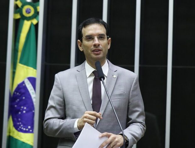 deputado leo prates