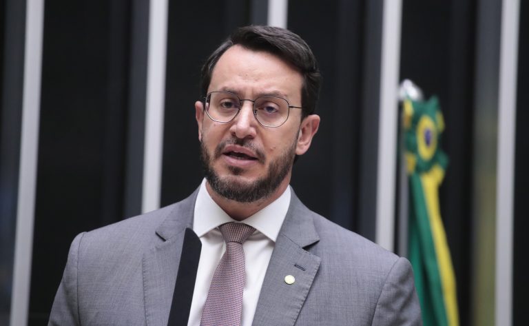 Câmara debate projeto contra crimes cibernéticos a animais