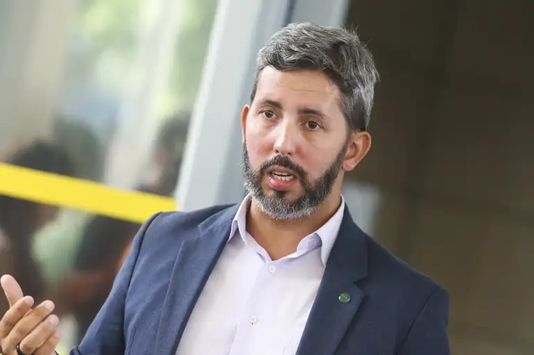 Maioria da bancada do DF vota contra o Planalto