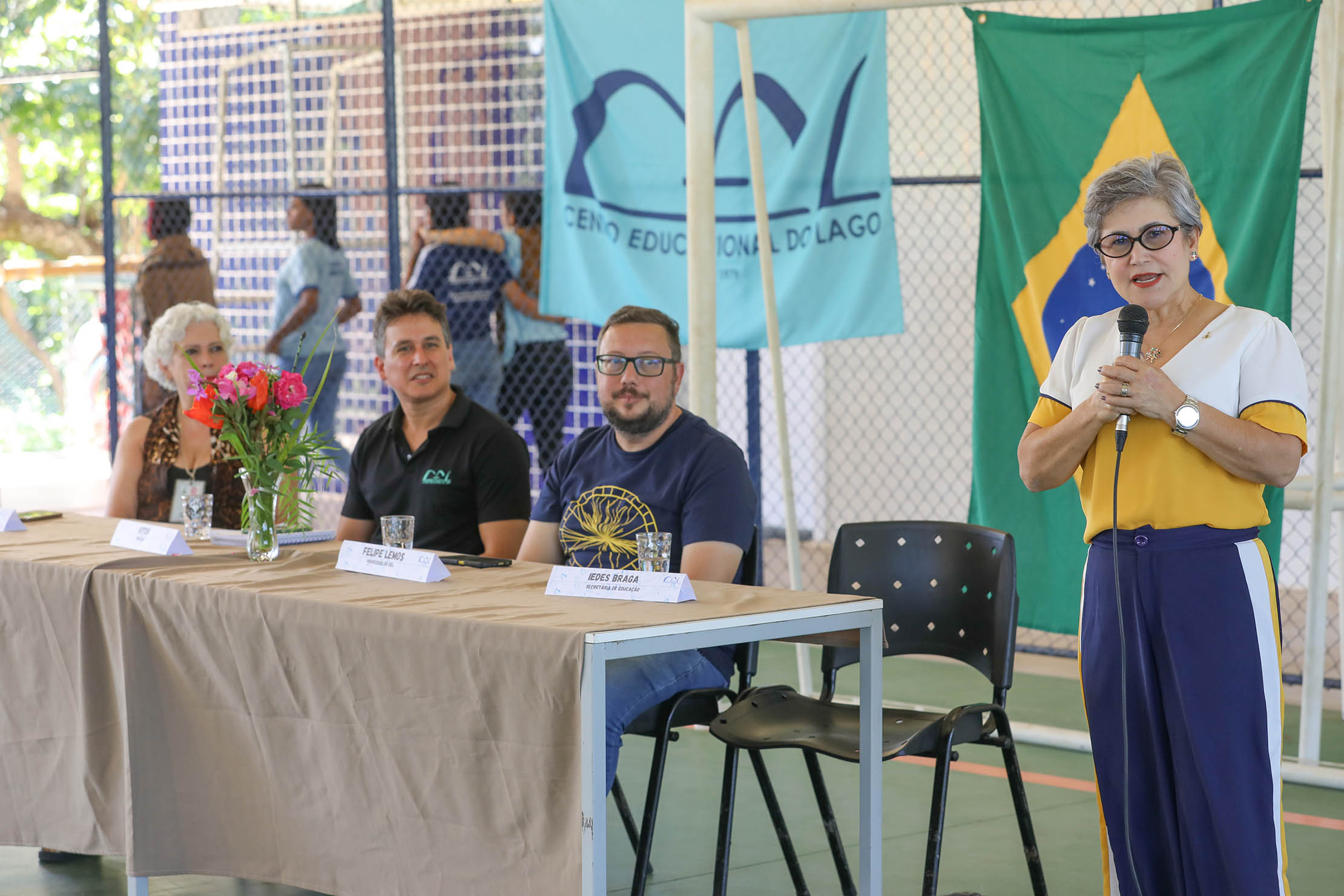 dentro (260)