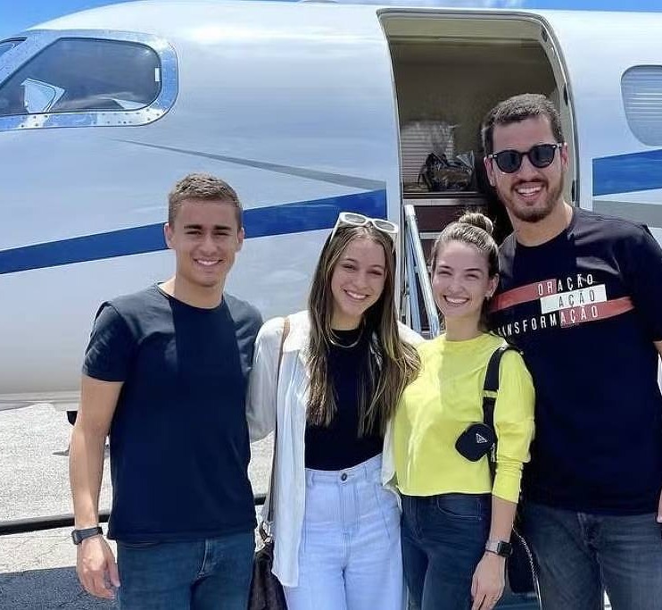 caso de viagem de Nikolas em jatinho