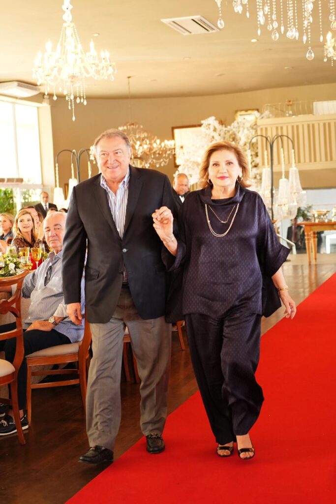 Deputado Átila Lins e a esposa homenageada Rita