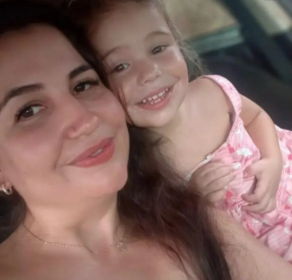 Mãe e filha achadas mortas em carro submerso
