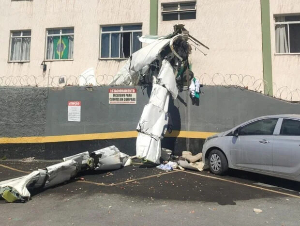 prédio atingido por avião em bh