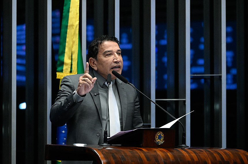 Senador Magno Malta nega agressão a enfermeira em hospital