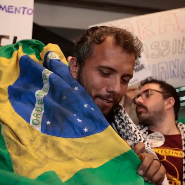 Mãe de ativista brasileiro preso em Israel morre aos 63 anos