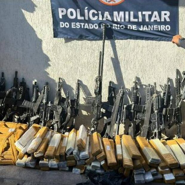 pm apreende metralhadora com potencial antiaéreo e descobre bunker do tráfico no rio