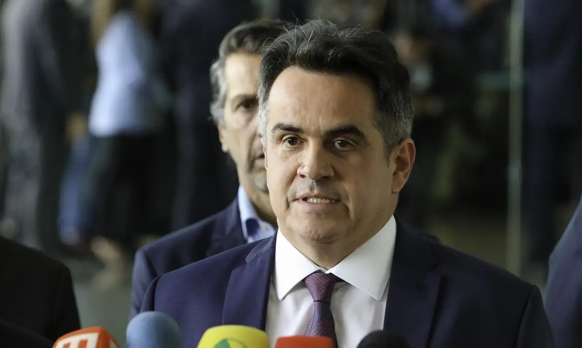 Por ordem do STF, avião de Ciro Nogueira avaliado em R$ 10 mi tem registro bloqueado pela Anac
